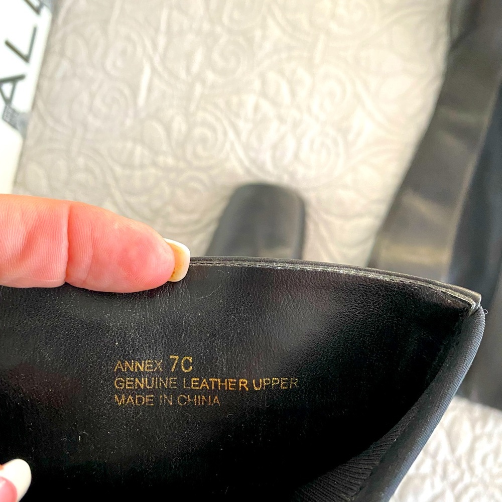Size 7 black leather boots with expanding sides.